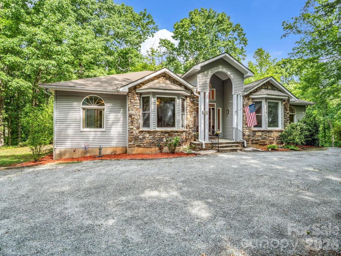 385 Park St., Columbus, NC 28722