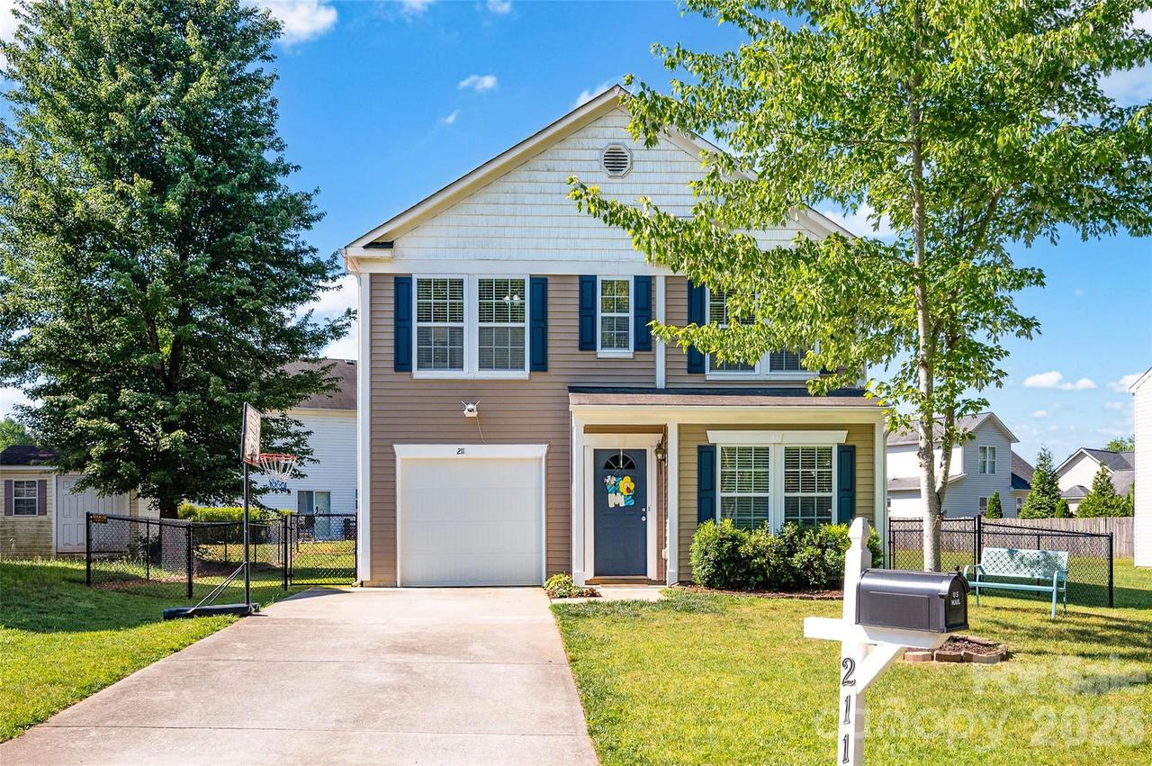 211 Wolf Creek Ln., Statesville, NC 28625