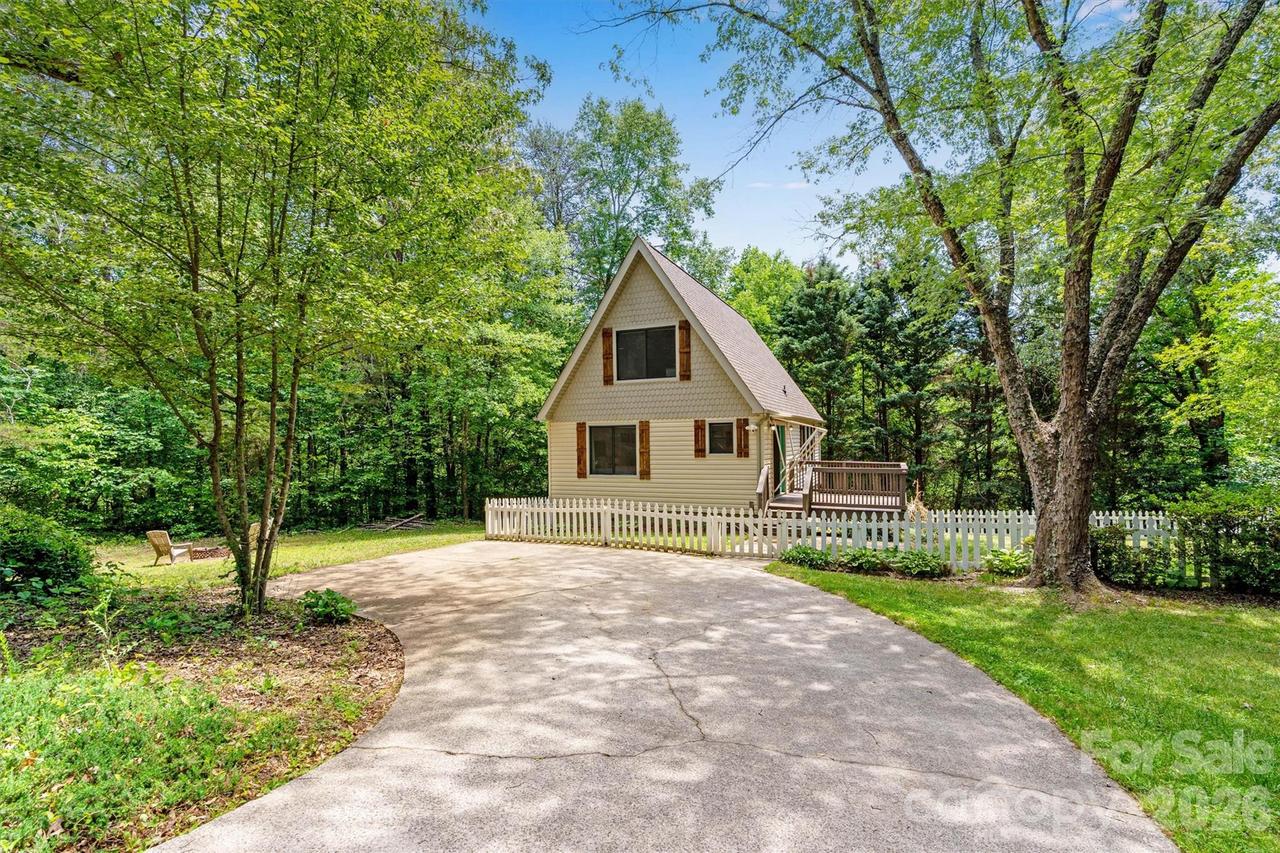 8347 Cedar Cir., Connelly Springs, NC 28612