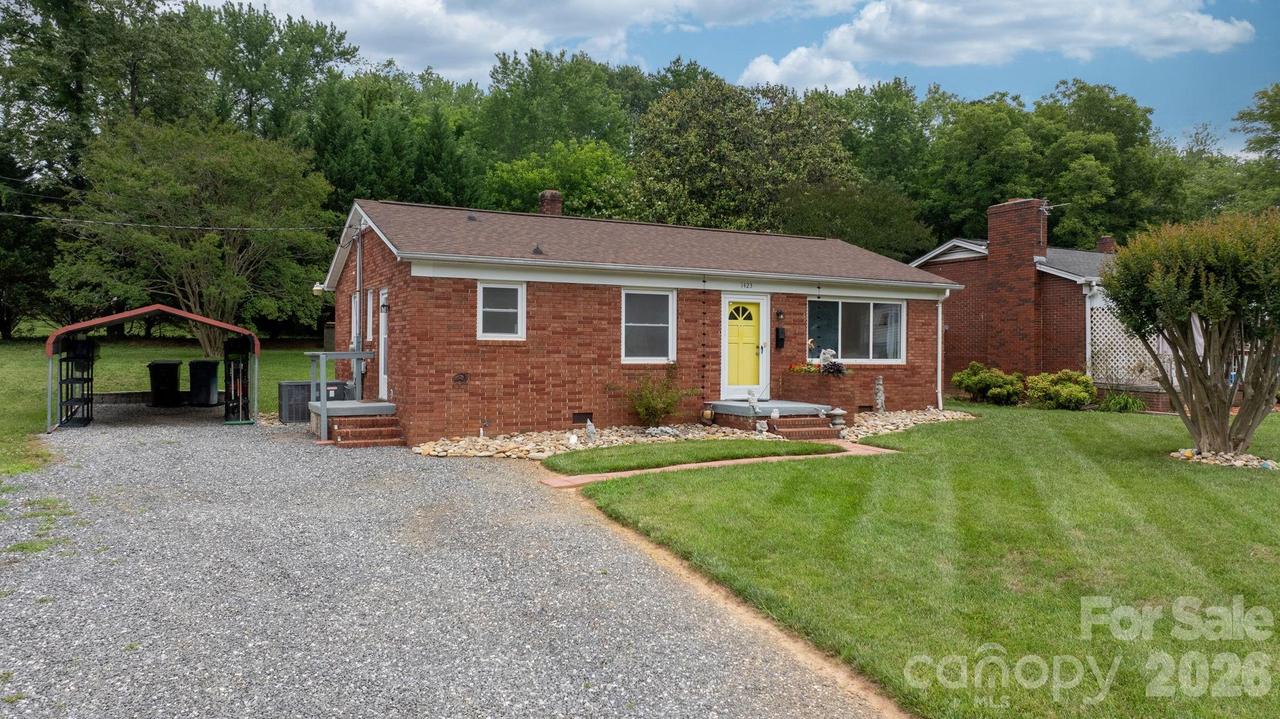 1423 16th Ave., Hickory, NC 28601