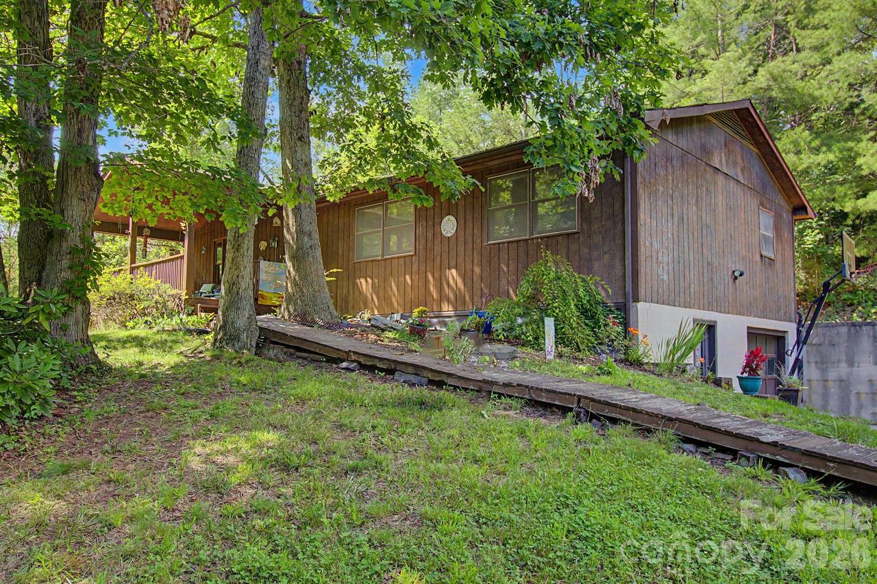 175 Pine Cove Ln., Alexander, NC 28701