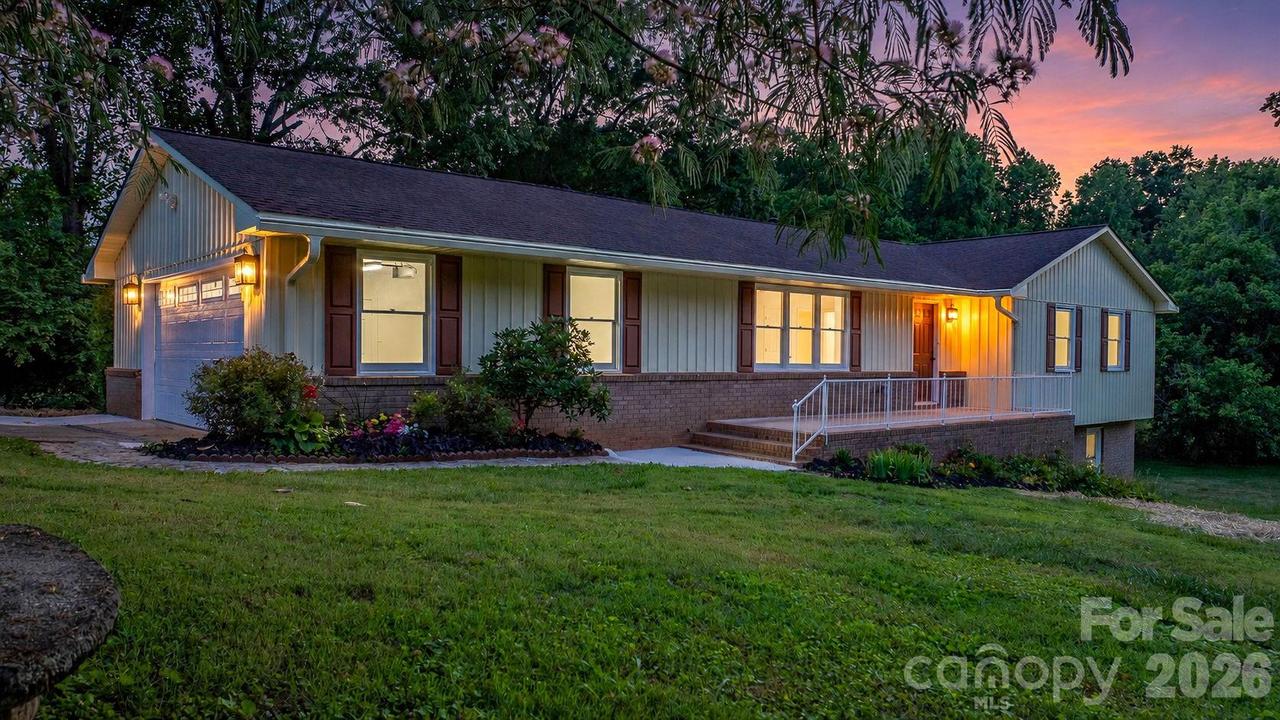 602 Sharon Dr., Statesville, NC 28625