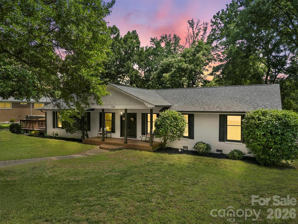224 Sturbridge Dr., Charlotte, NC 28214
