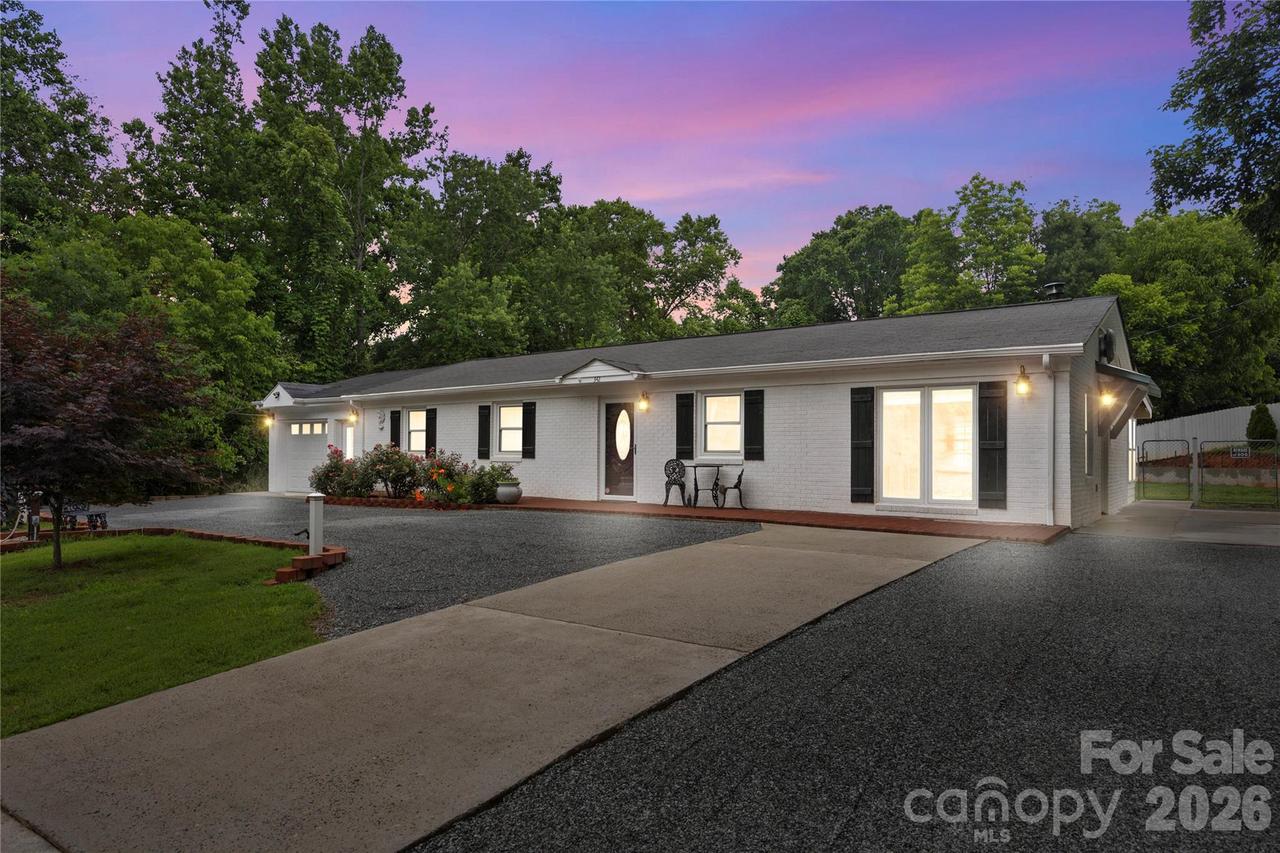 342 West Ave., Troutman, NC 28166