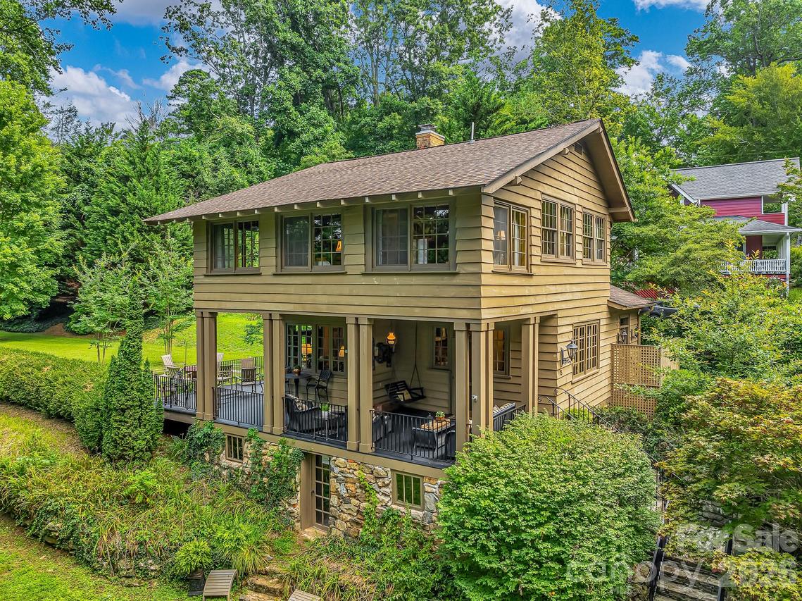 75 Charles St., Saluda, NC 28773