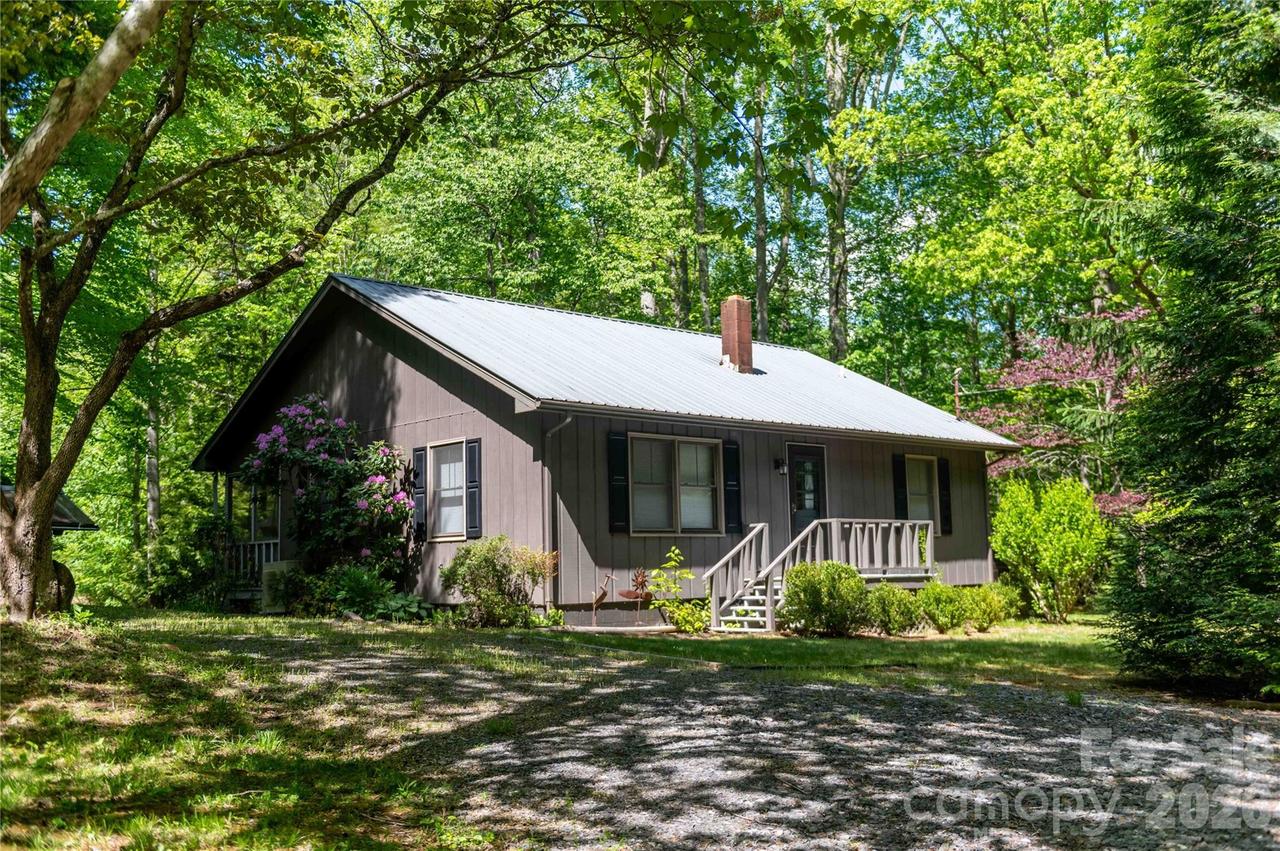 60 Virgels Mountain Rd., Burnsville, NC 28714