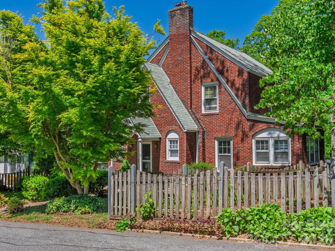 15 Sylvan Ave., Asheville, NC 28801