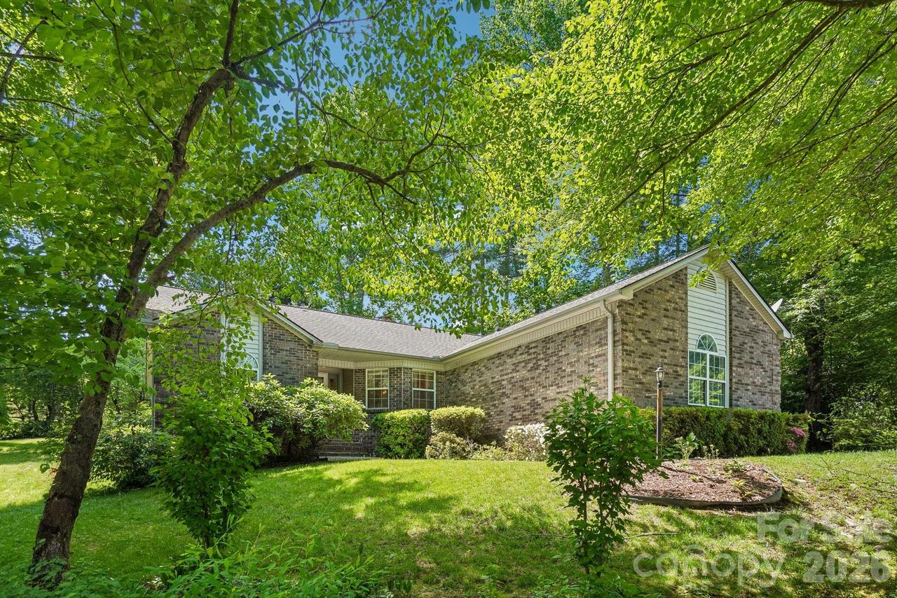 7 St Andrews Dr., Etowah, NC 28729