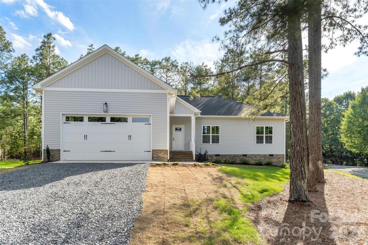 185 Shagbark Ct., West End, NC 27376