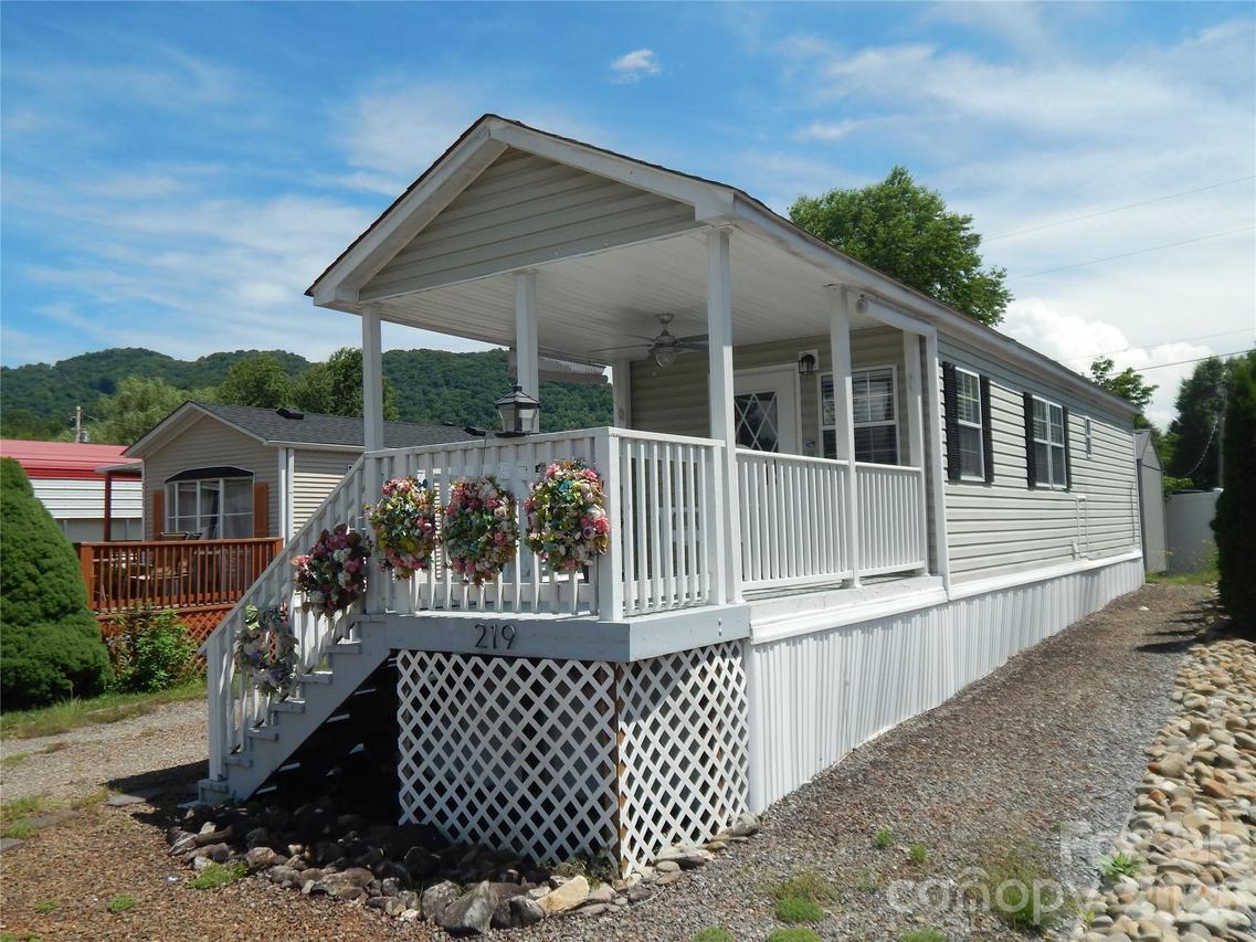 219 Pike Point, Waynesville, NC 28785