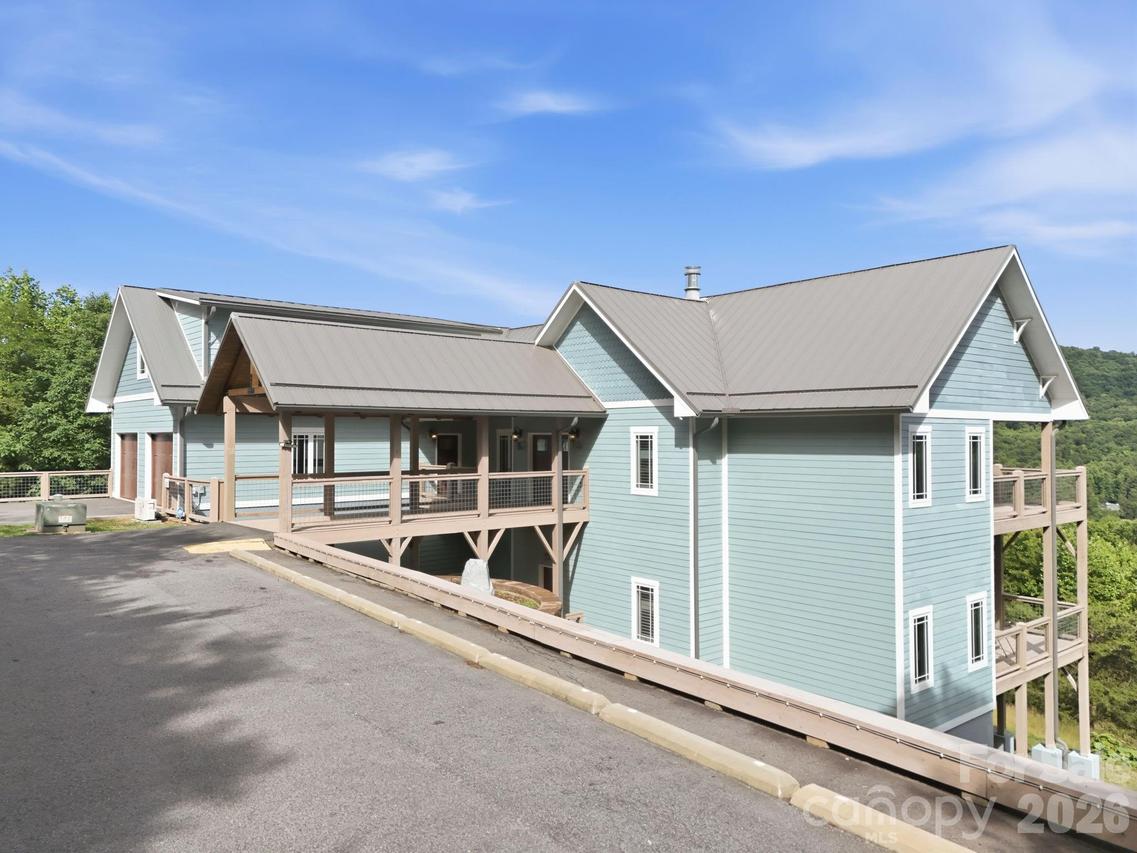 229 Jd Tr., Candler, NC 28715
