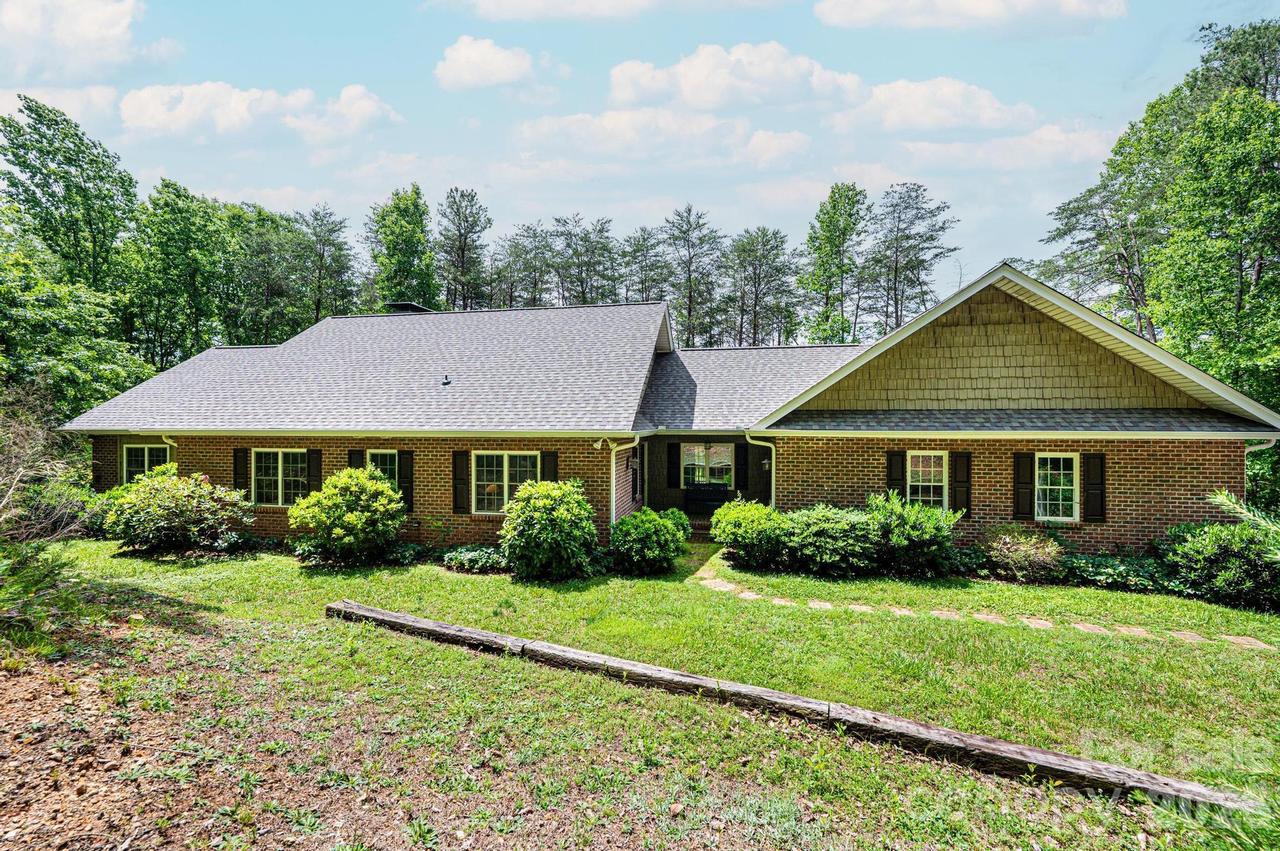 6889 Greedy Hwy., Hickory, NC 28602