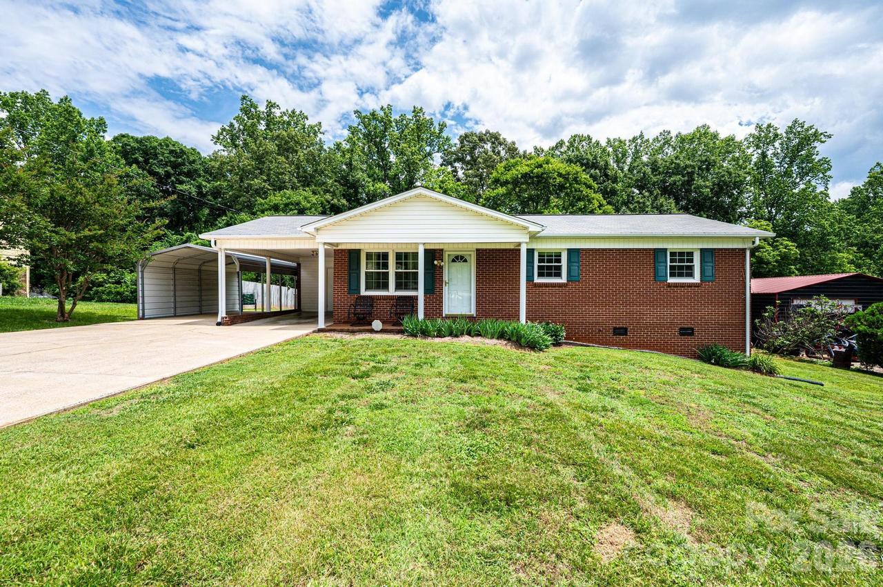 315 Shannonbrook Dr., Newton, NC 28658
