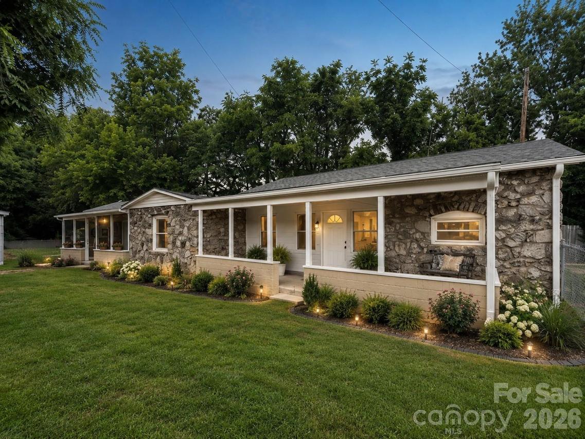 492 Riverbend St., Waynesville, NC 28786