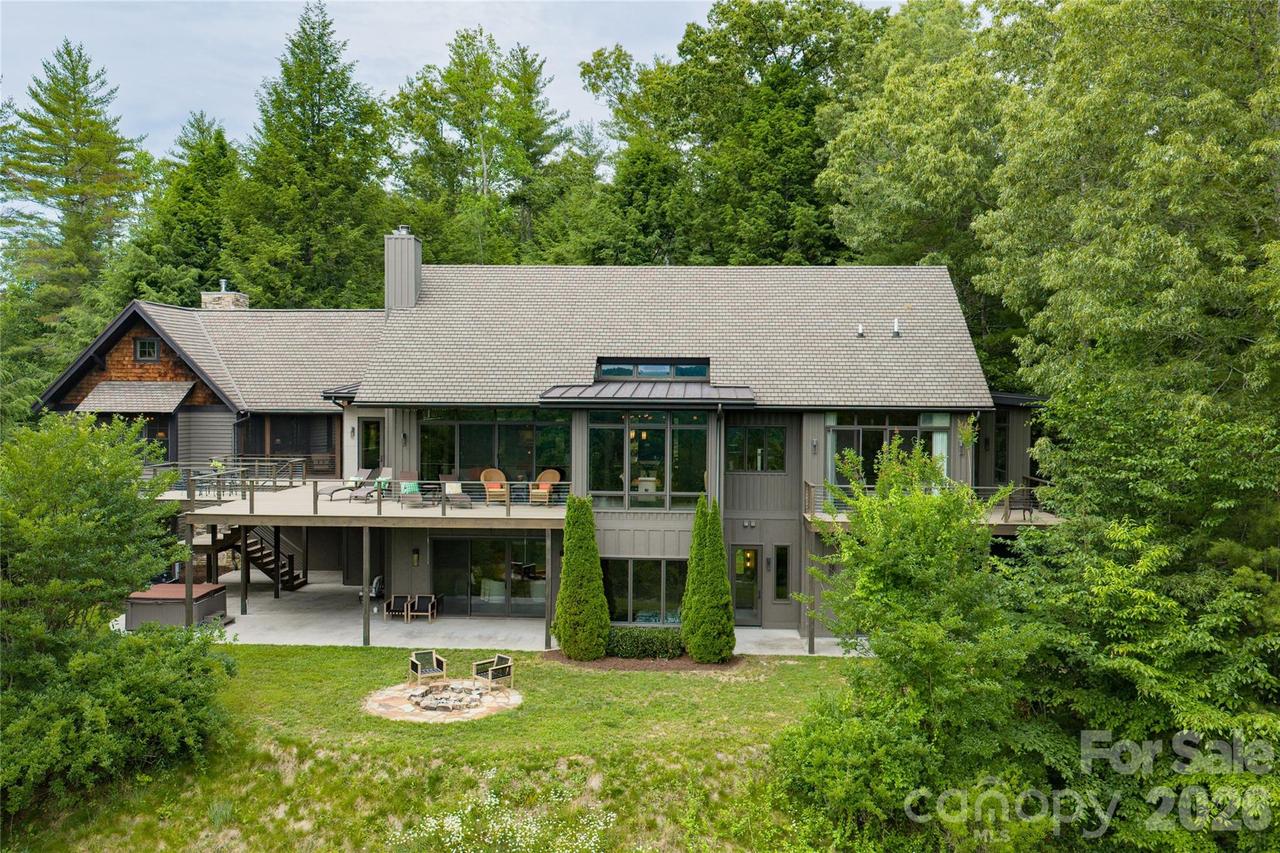 257 Bear Landing Dr., Hendersonville, NC 28792