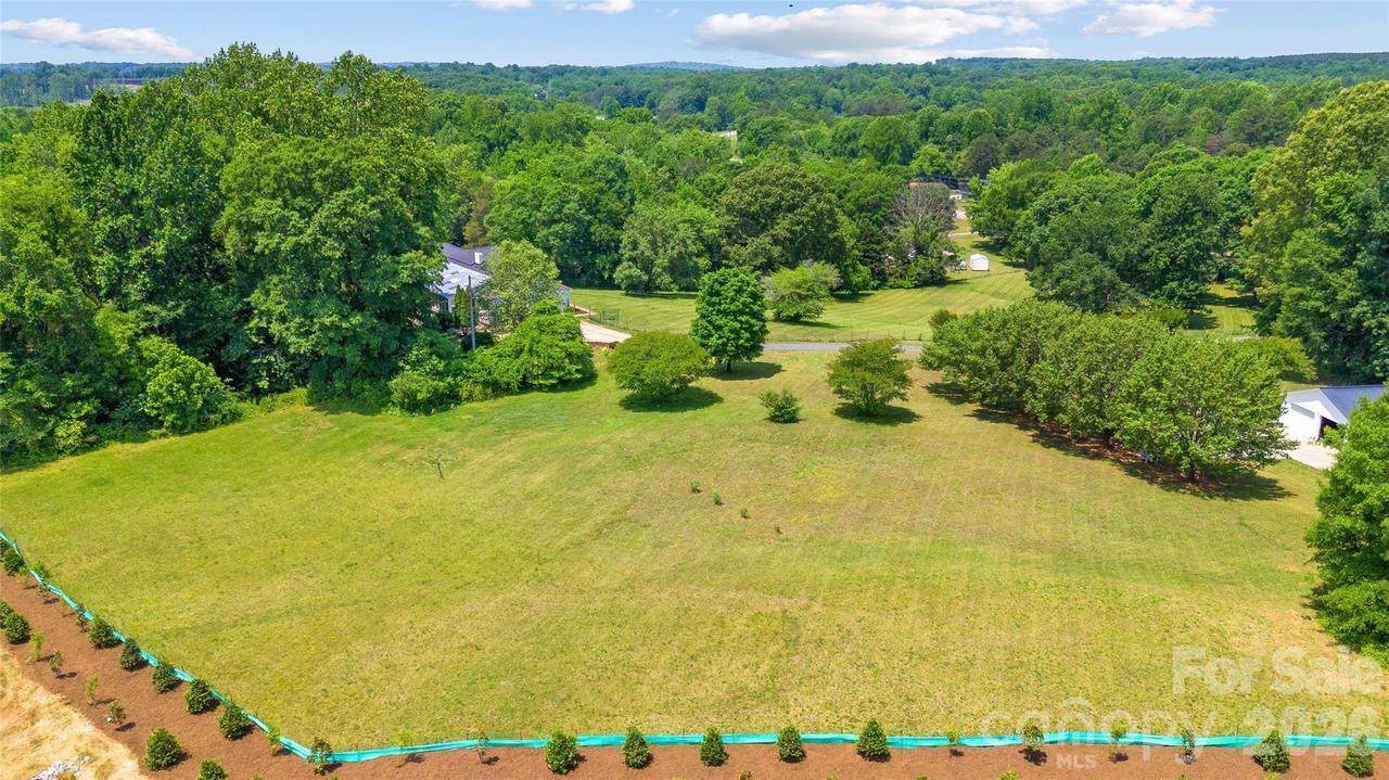 2001 Fountain Ln., Stanley, NC 28164
