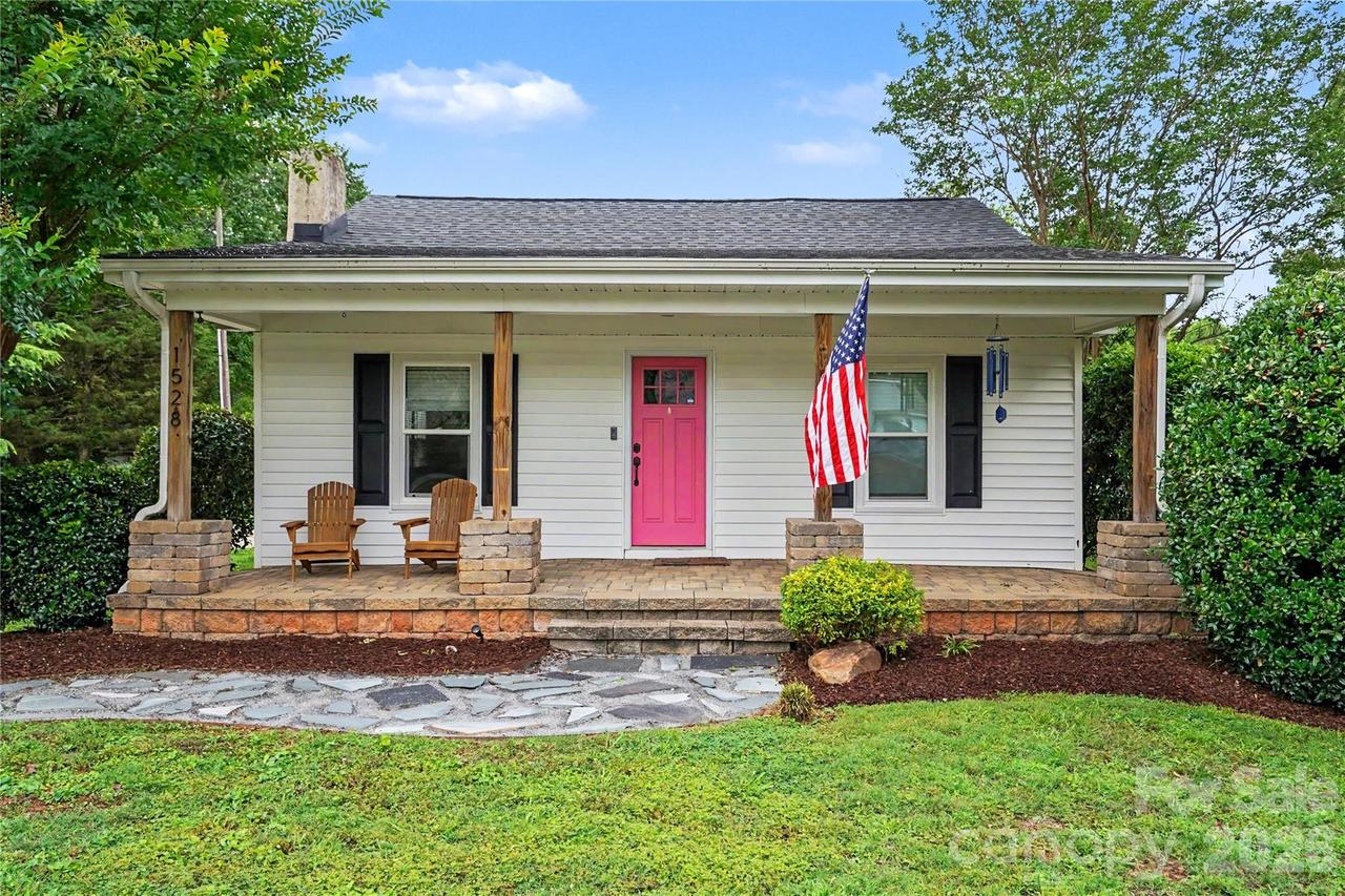 1528 S Point Rd., Belmont, NC 28012