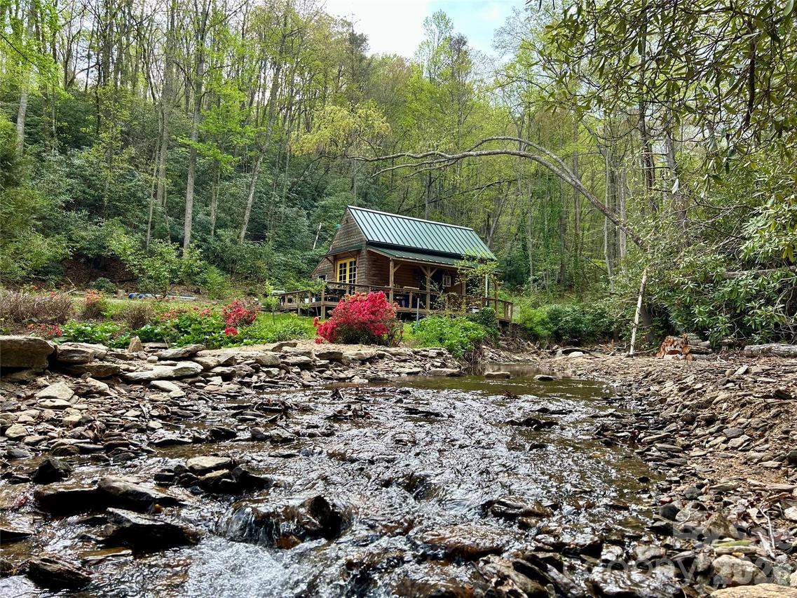 204 Rush Creek Rd., Black Mountain, NC 28711