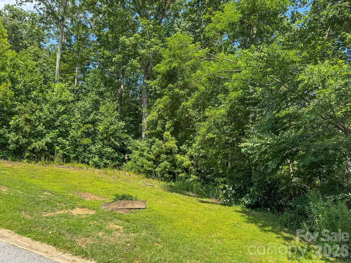 195 Carriage Crest Dr., Hendersonville, NC 28791