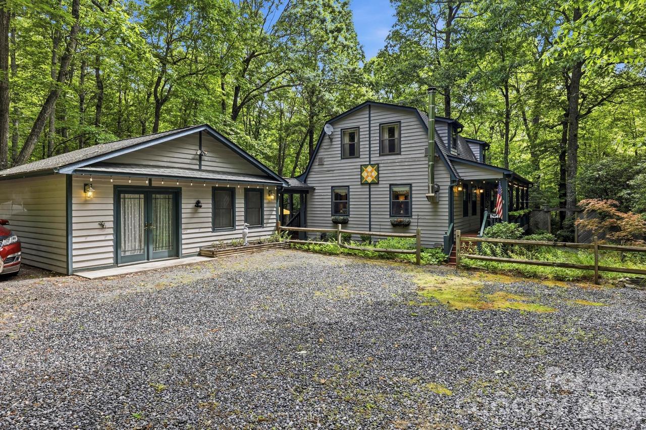 37 Pine Bluff Rd., Hendersonville, NC 28792