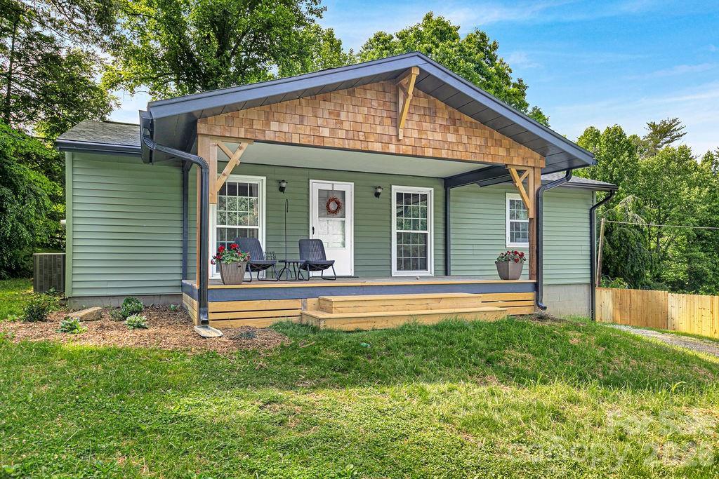 113 Byrd Ln., Brevard, NC 28712