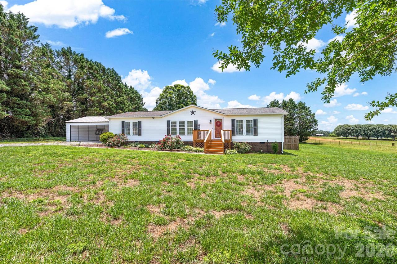 1008 Pine Ridge Dr. #18, Hamptonville, NC 27020