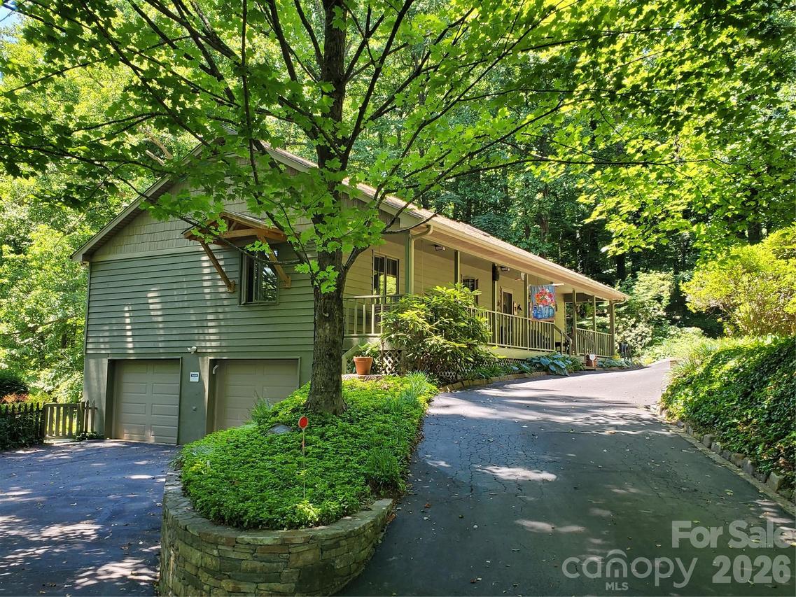 383 Ravenwood Ln. #28/31, Horse Shoe, NC 28742
