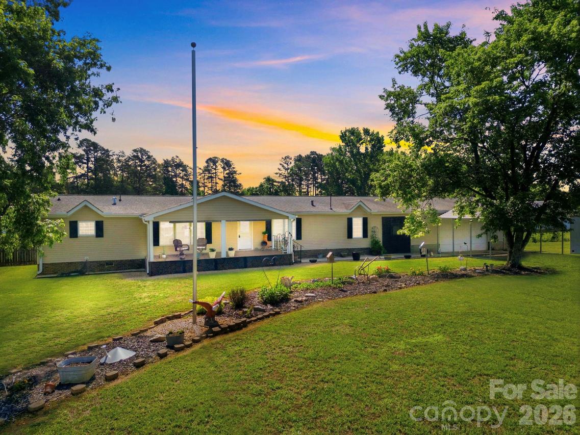 165 Grand Oaks Dr., Rockwell, NC 28138