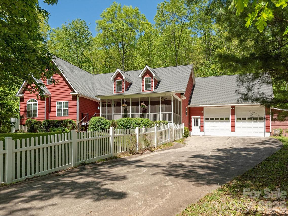 166 Virginia Brock Rd., Lake Toxaway, NC 28747