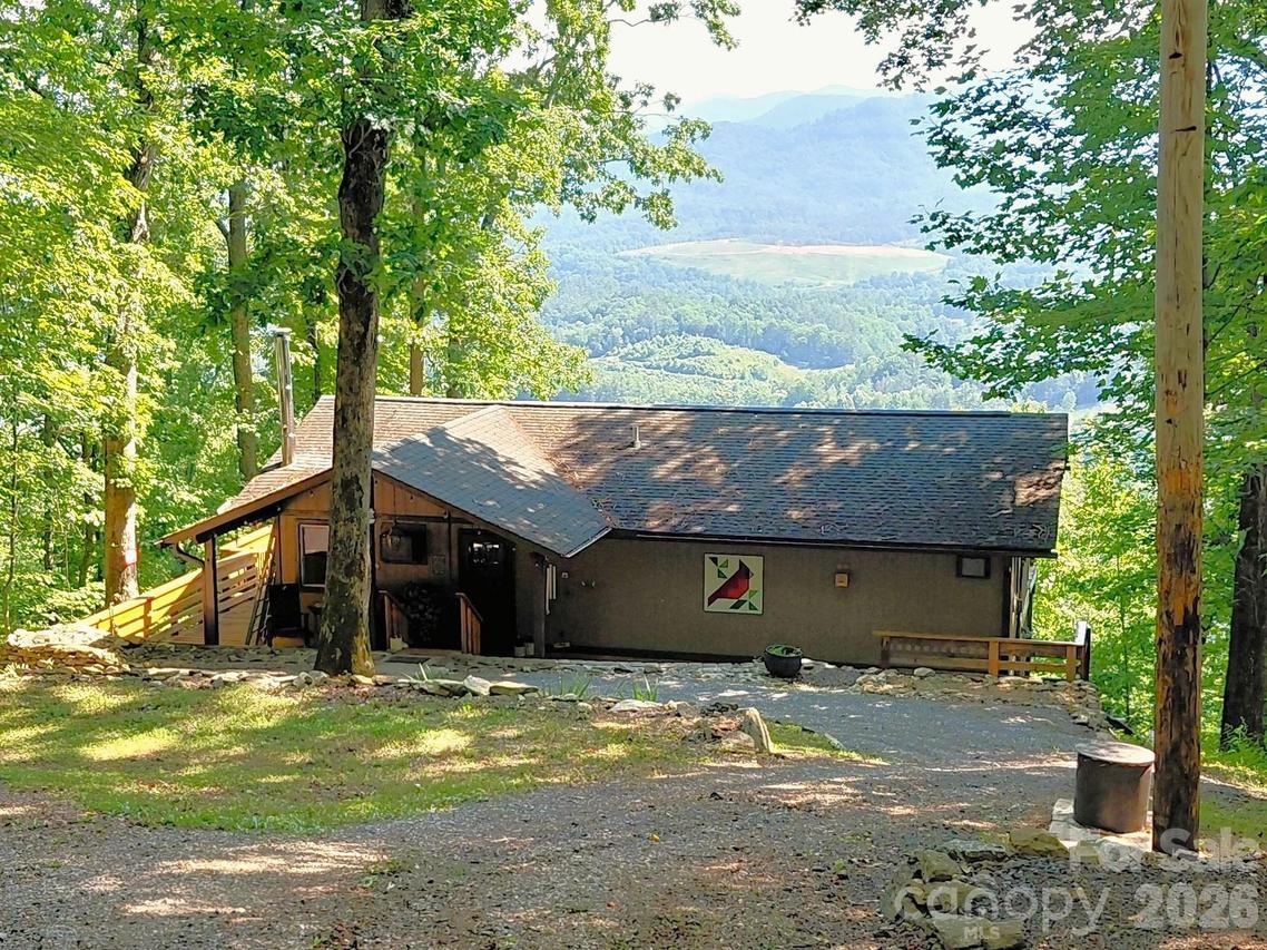 314 Blackberry Ln., Clyde, NC 28721