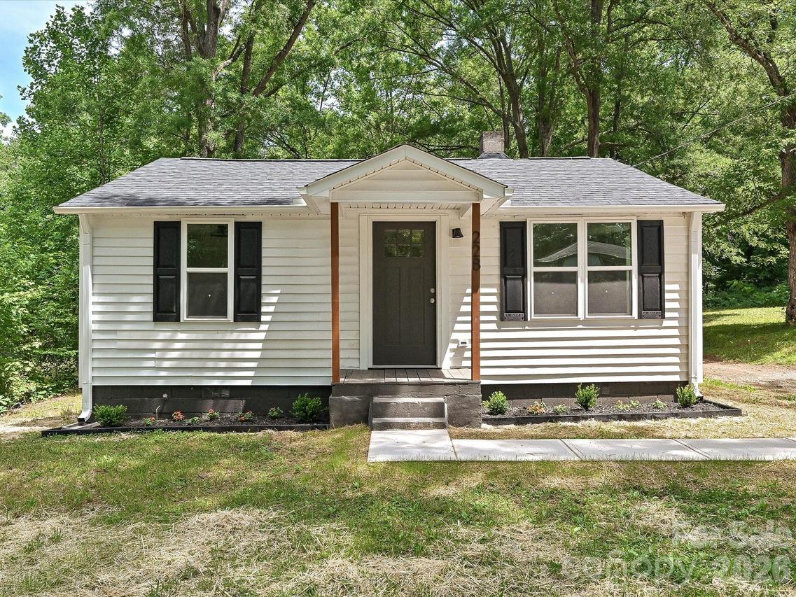 1228 Wilmington Ave., Statesville, NC 28677