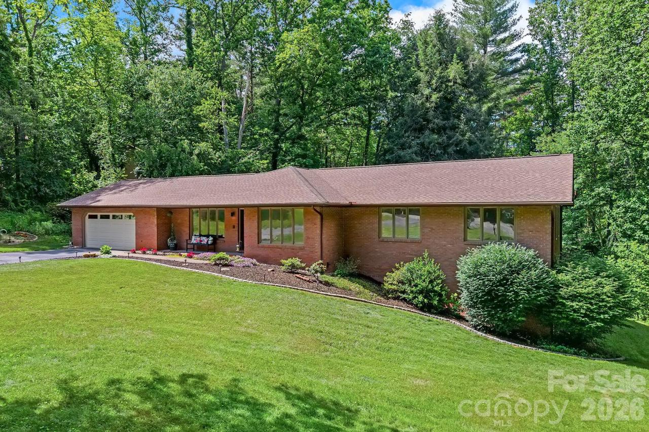 11 Grenadier Ct., Candler, NC 28715