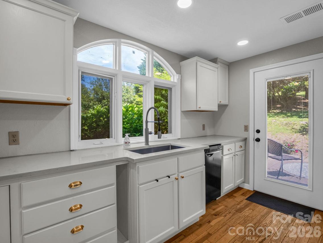 35 Chastain Hill Rd., Mills River, NC 28759