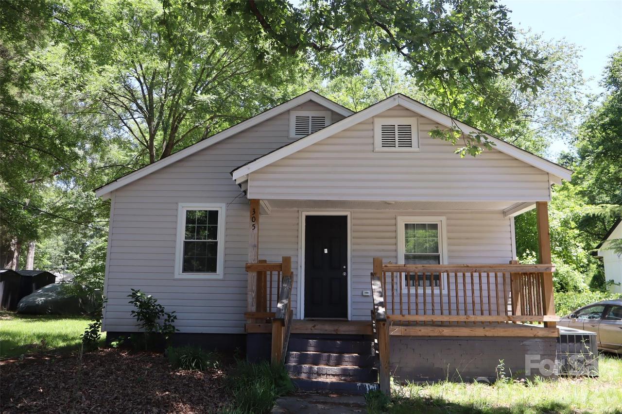 305 E Division Ave., Salisbury, NC 28144