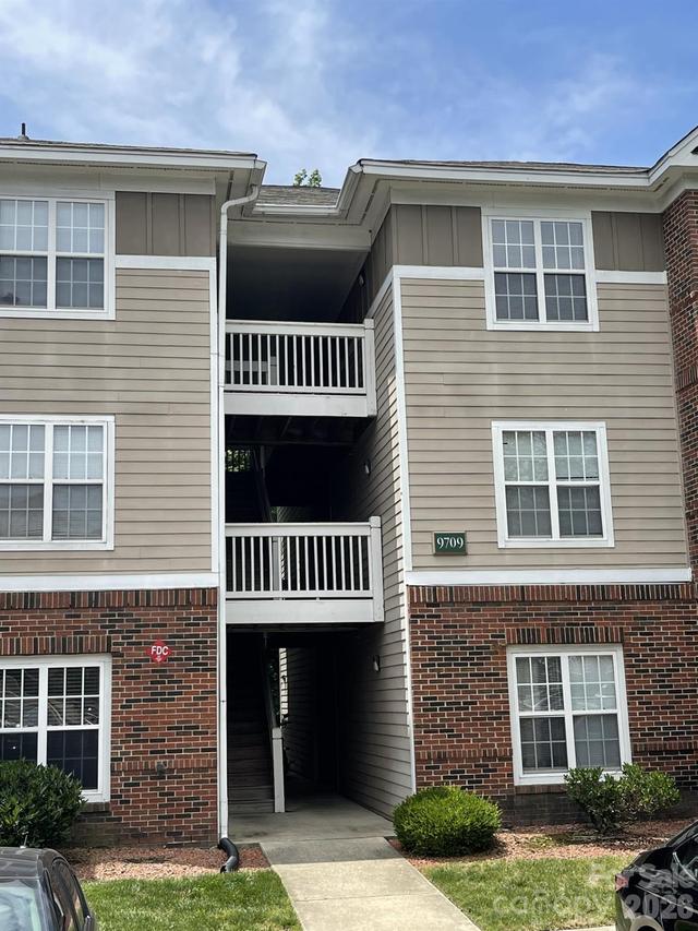 9709 Campus Walk Ln. #L, Charlotte, NC 28262