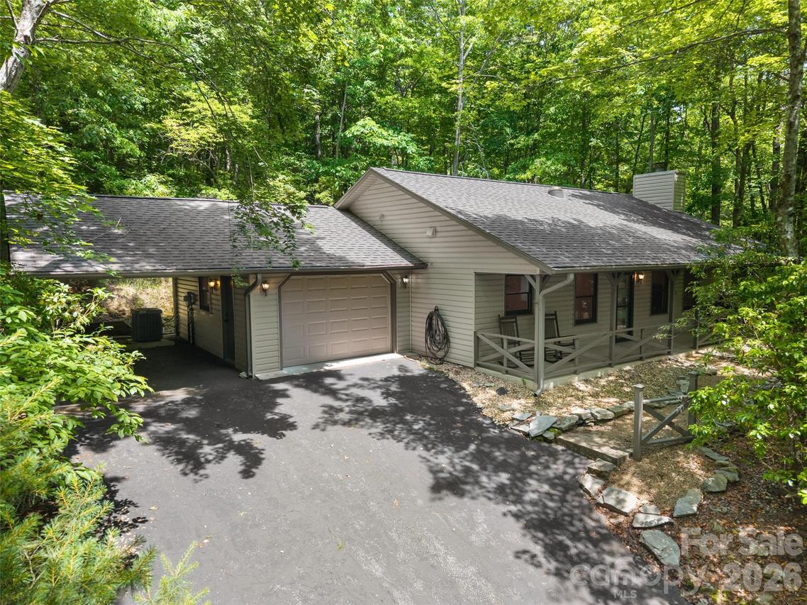 90 Cheestoonaya Way, Brevard, NC 28712