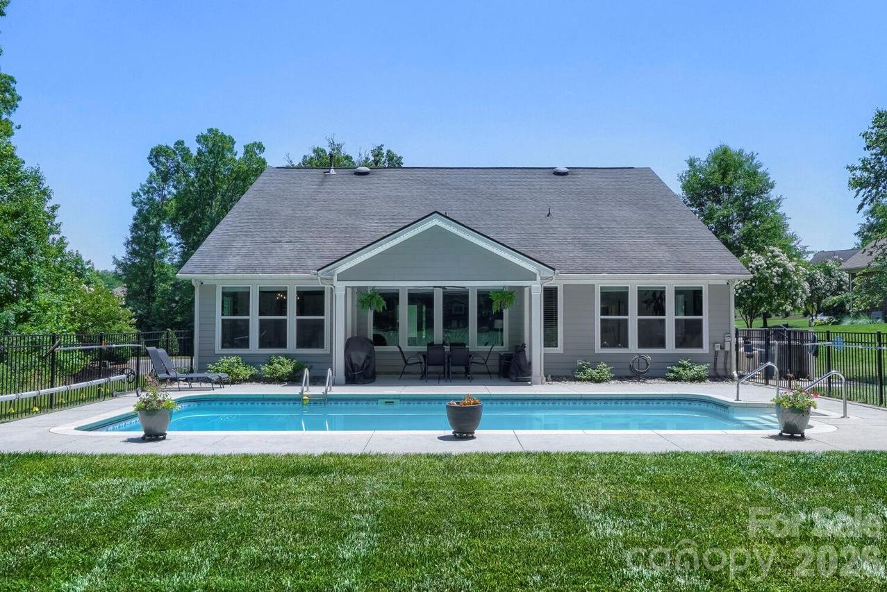 5925 Gatekeeper Ln., Mint Hill, NC 28227