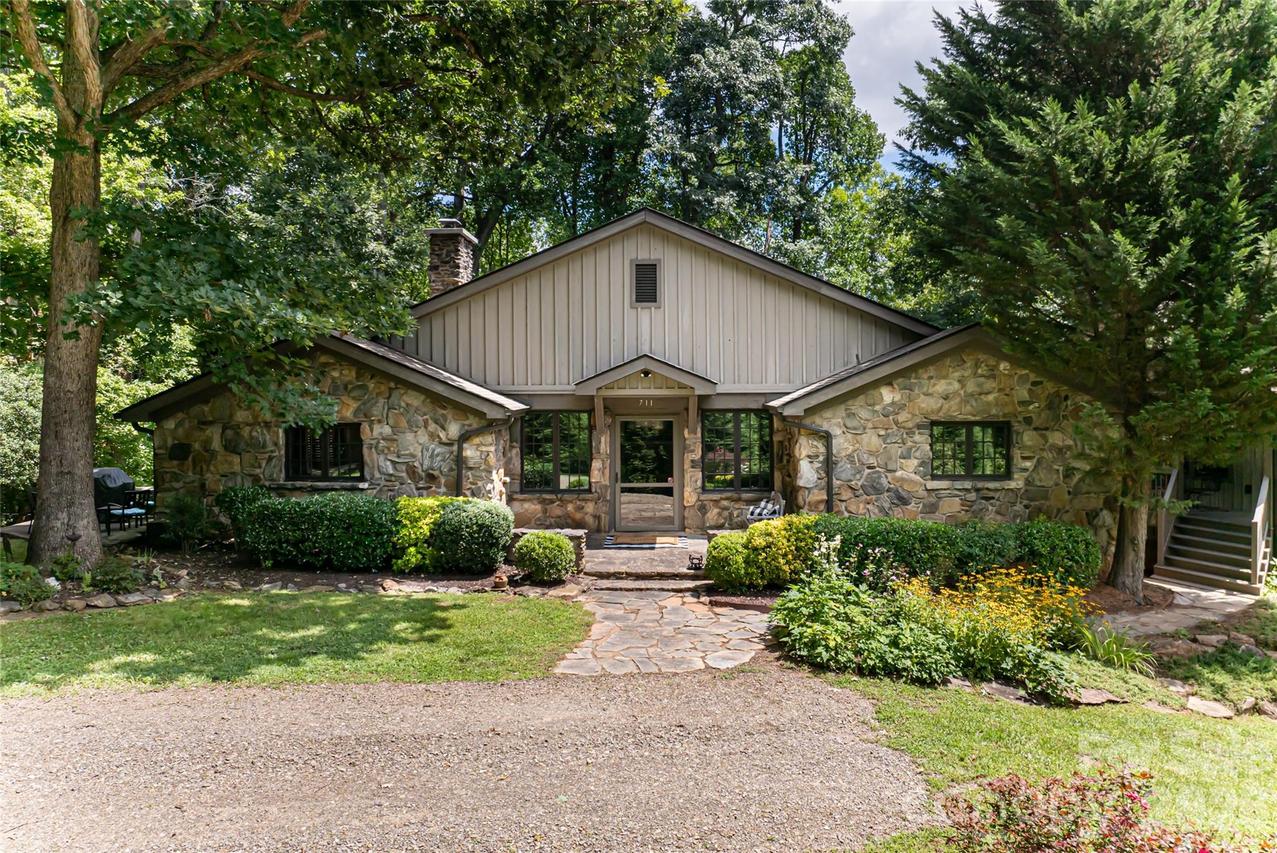 711 Shawnee Tr., Asheville, NC 28805