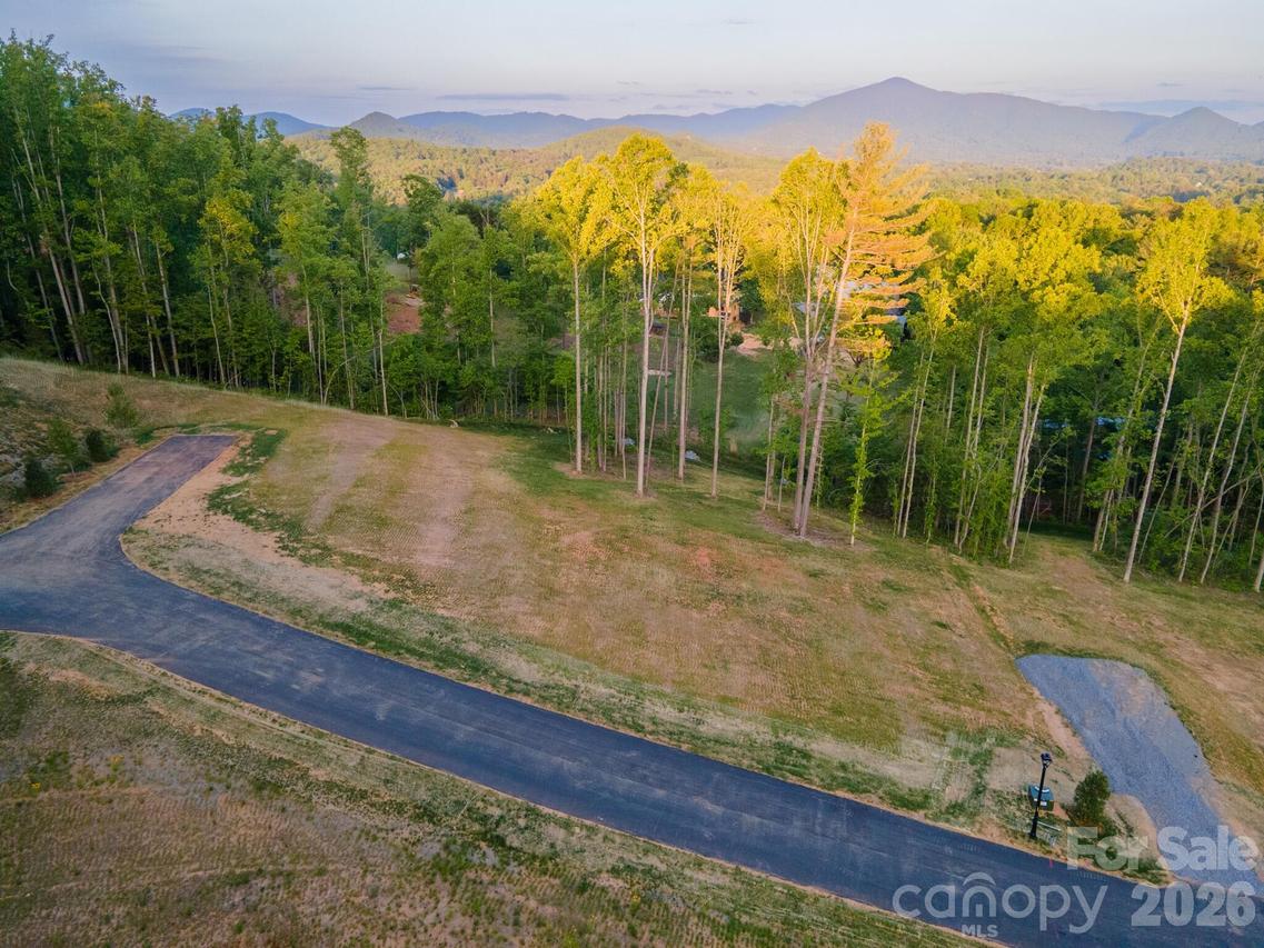 443 Irvine Dr., Fairview, NC 28730