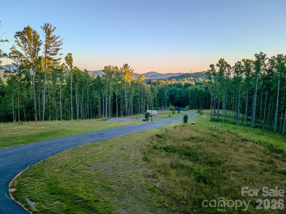 444 Irvine Dr., Fairview, NC 28730