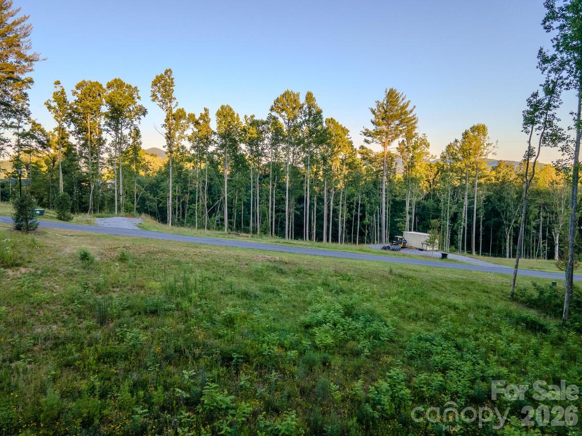 432 Irvine Dr., Fairview, NC 28730