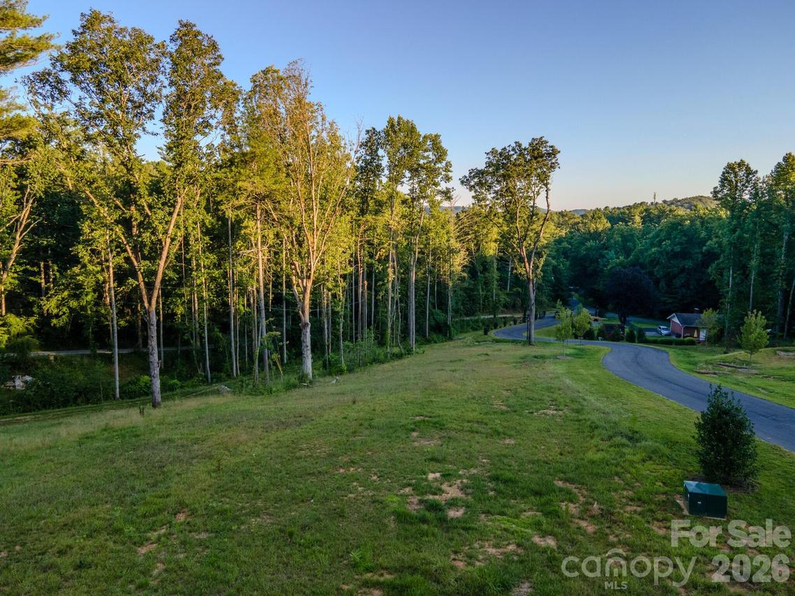 415 Fairview Dr., Fairview, NC 28730