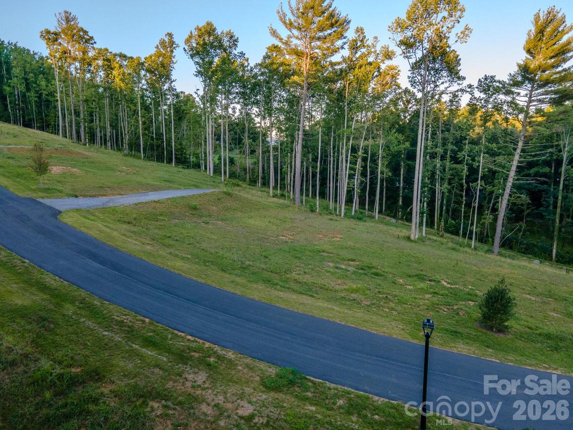 425 Irvine Dr., Fairview, NC 28730