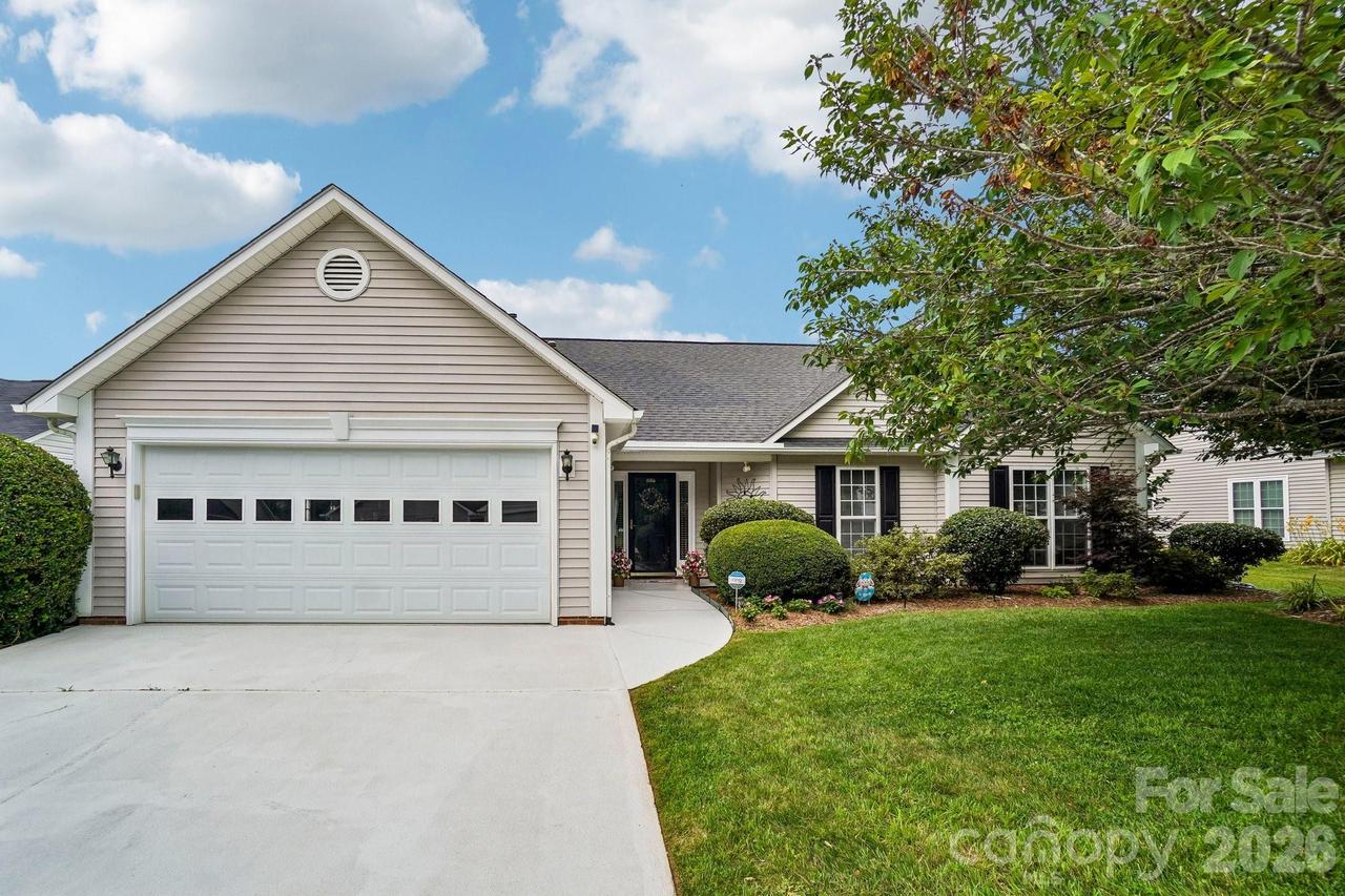 37 Stonehollow Rd., Fletcher, NC 28732