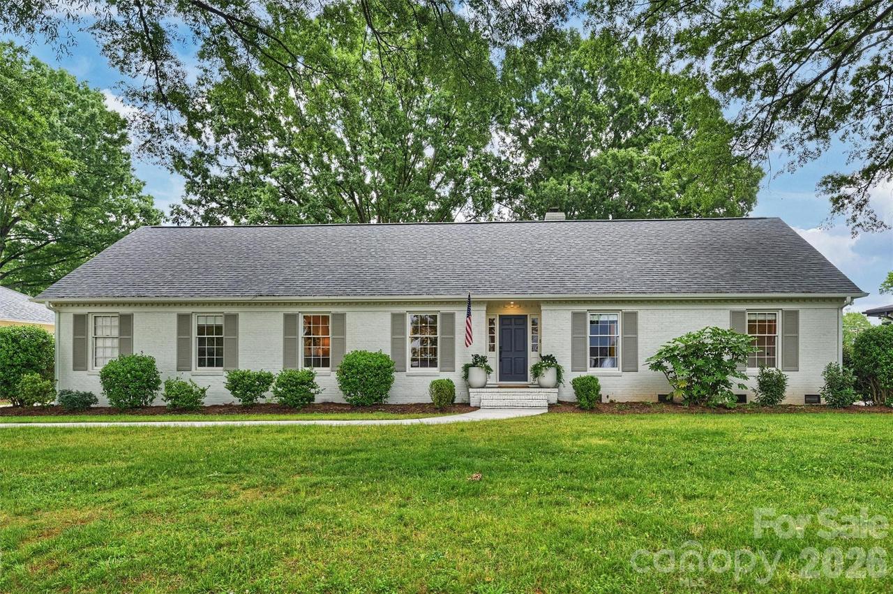 601 Lansdowne Rd., Charlotte, NC 28270