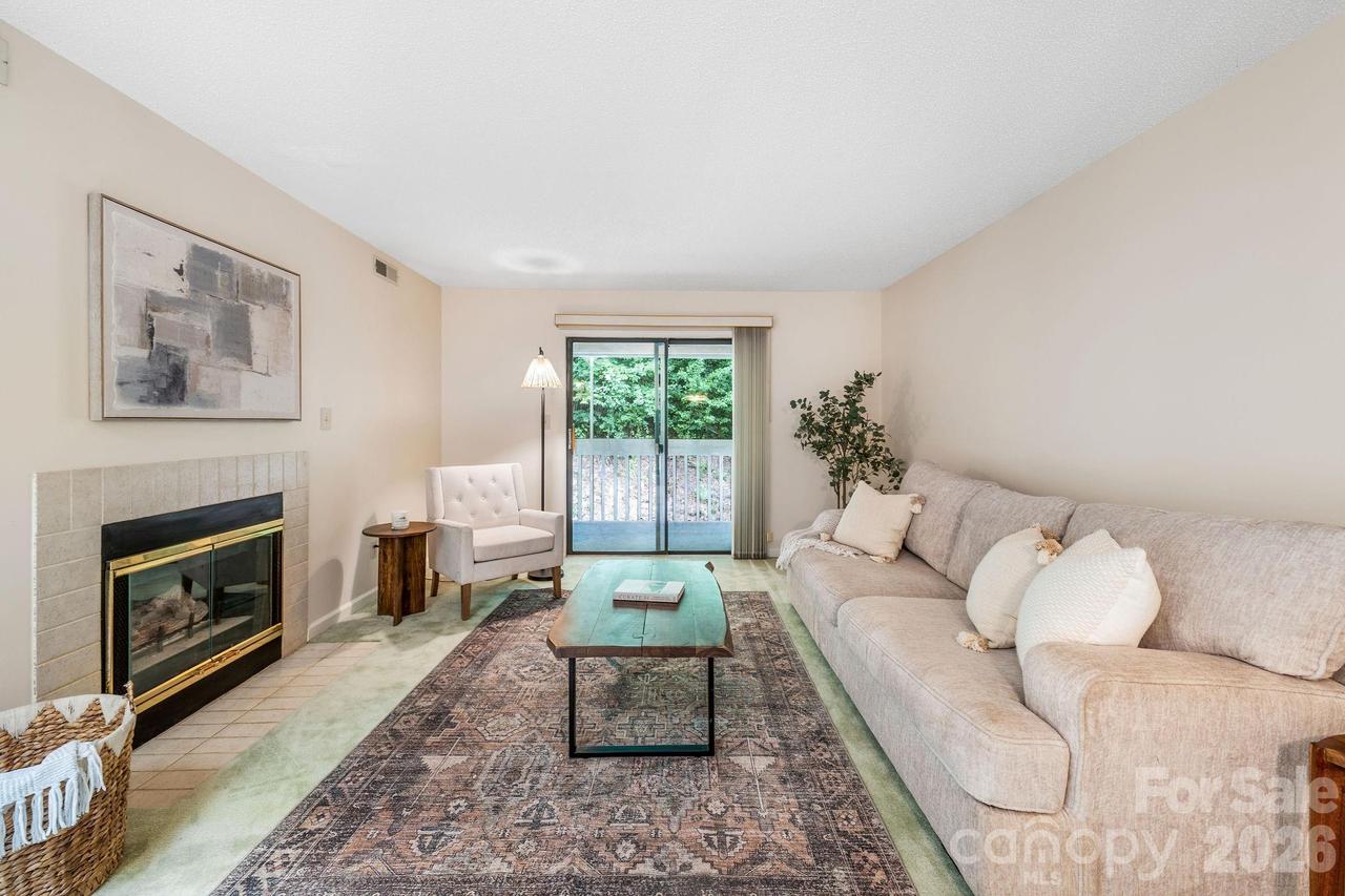 2604 Vineyard Blvd., Asheville, NC 28805