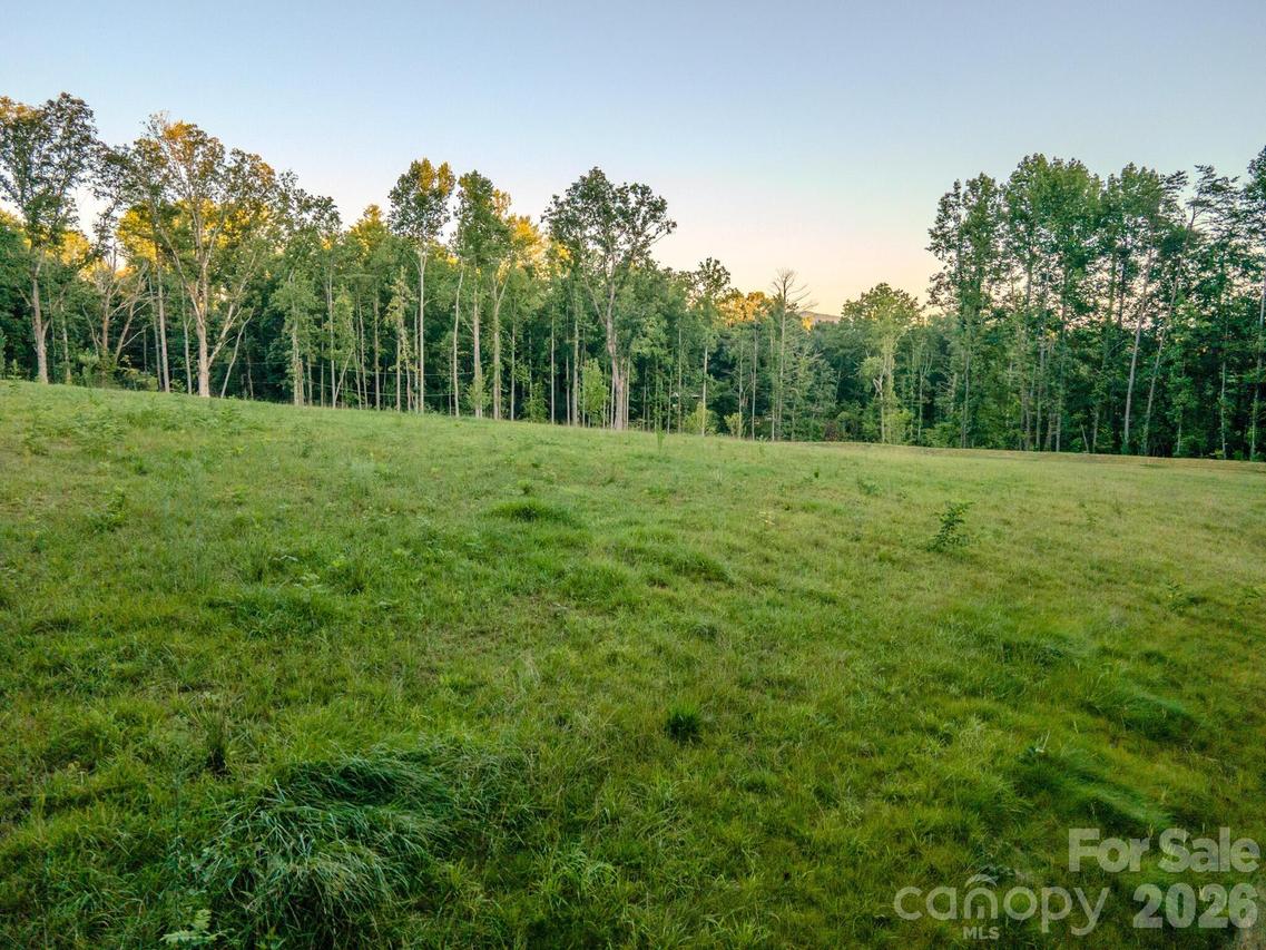 416 Irvine Dr., Fairview, NC 28730