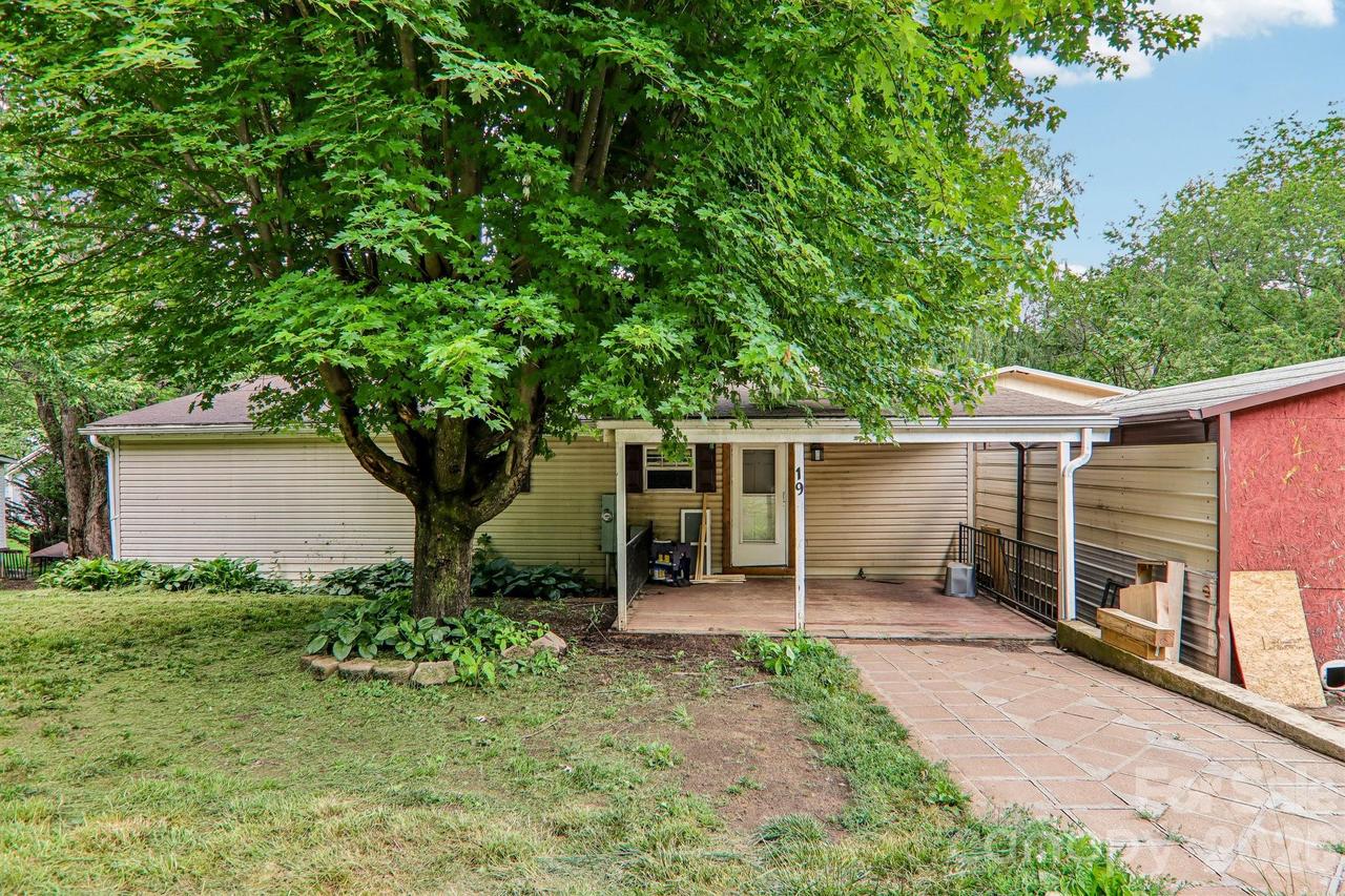 19 Dot St., Clyde, NC 28721