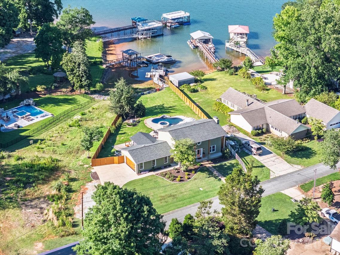 8005 Island View Ct., Denver, NC 28037
