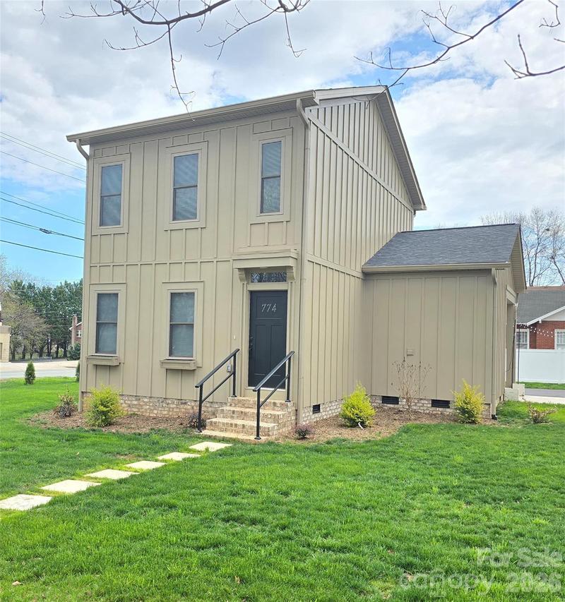 774 8th St., Hickory, NC 28601